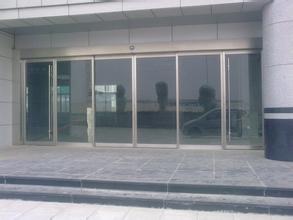 深圳玻璃感应门安装图片